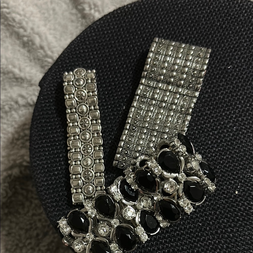 Elegant Silver and Black Bracelet Set - Picture 9 of 11